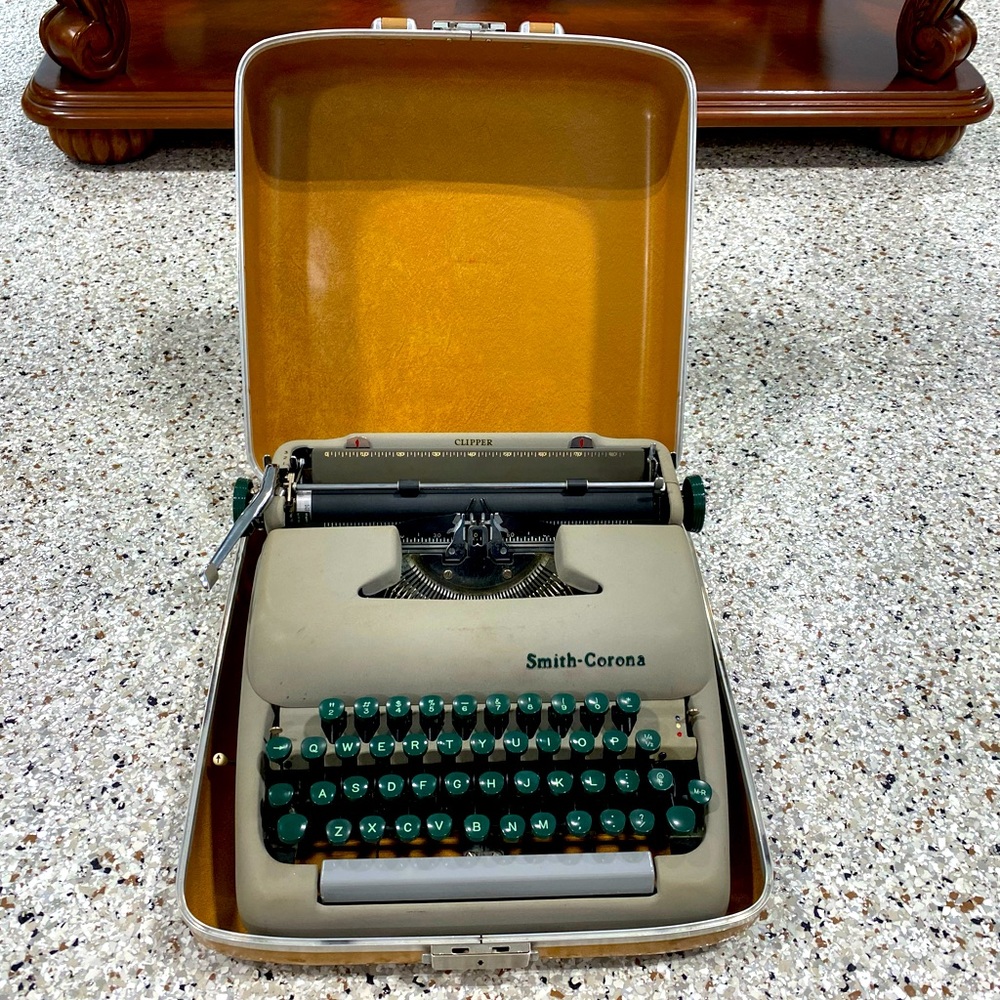 Smith Corona Sterling portable 1960’s Typewriter. Vintage.